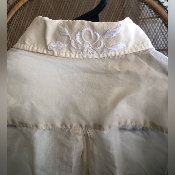 Vintage Cream Long Sleeve Cottagecore Button Up W/White Floral Embroidery - Picture 4 of 6